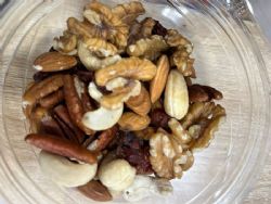 תערובת אגוזים